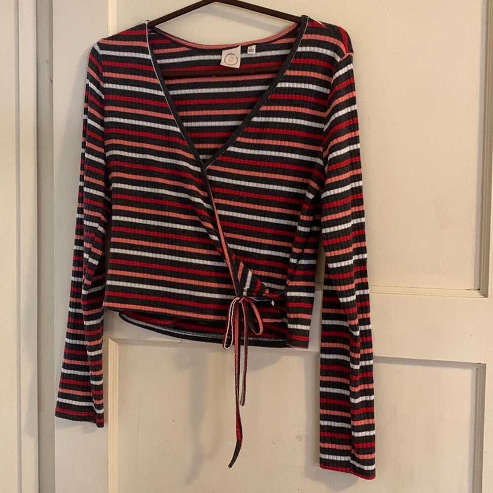 Super cute multi color long sleeve. Has a little tie in the front which i loved!